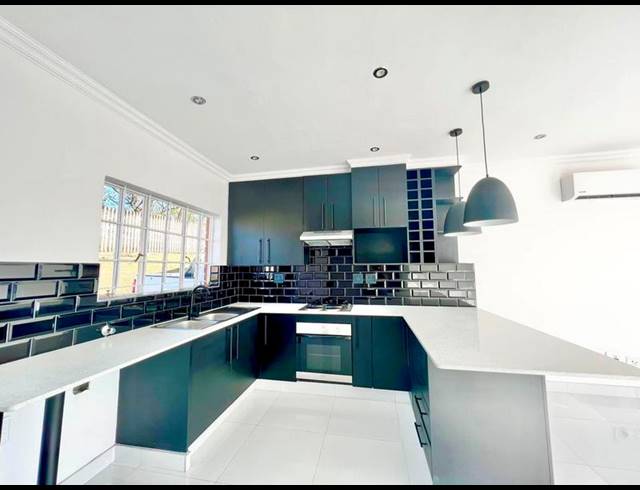 3 BEDROOM TOWNHOUSE FOR SALE IN LINCOLN MEADE